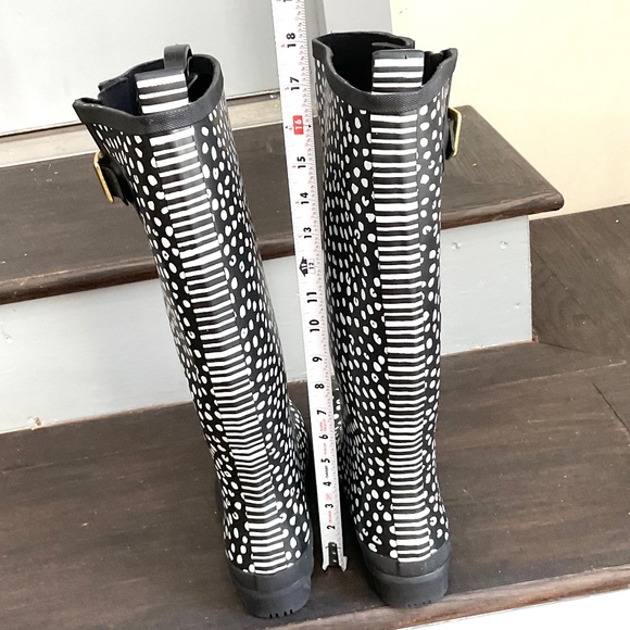 BLACK WHITE JOULES WELLY PRINT KNEE HIGH RAIN BOOTS SIZE US 8/ EU 39 - Picture 8 of 10